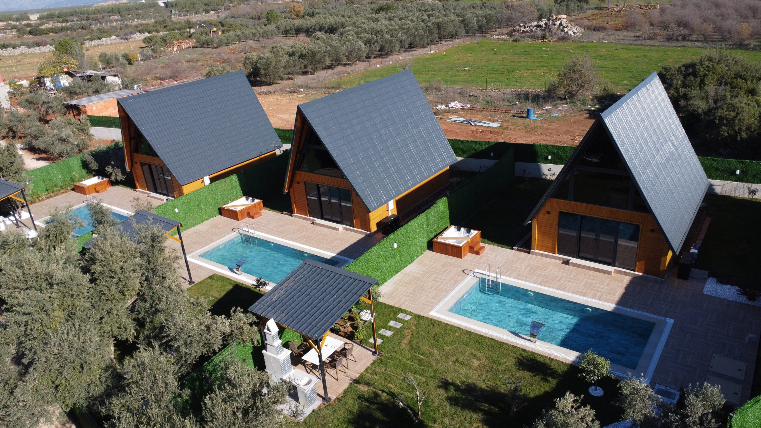 Kepez Başköy’de Moodilev İmzası Taşıyan A-Frame Bungalow Tesisi Tamamlandı